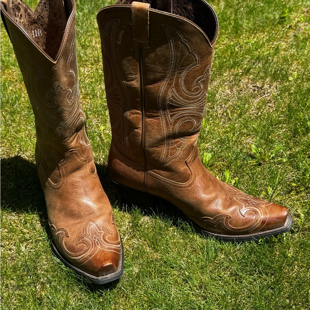 ARIAT Round Up D Toe Wingtip boots